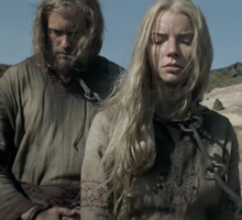 Alexander Skarsgärd i Anya Taylor-Joy