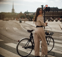 Stylizacje na Copenhagen Fashion Week wiosna-lato 2023
