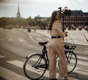 Stylizacje na Copenhagen Fashion Week wiosna-lato 2023