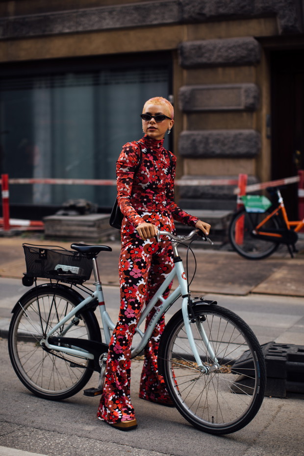 Stylizacje na Copenhagen Fashion Week wiosna-lato 2023