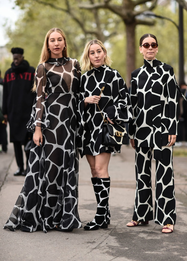 Street Style : Paris Fashion Week - Womenswear Spring Summer 2020 : Day Seven