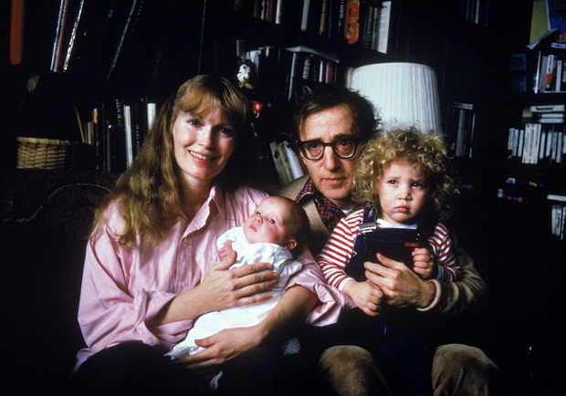 Mia Farrow i Woody Allen z dziećmi: Satchel Farrow i Dylan Farrow