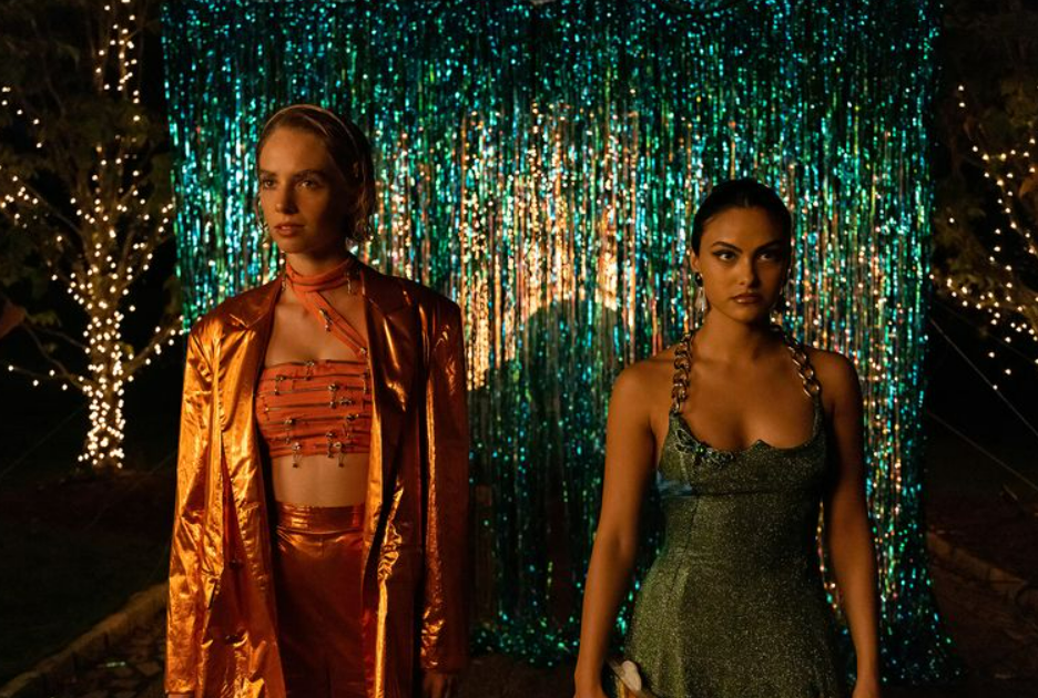 Maya Hawke i Camila Mendes w filmie "Do revenge"