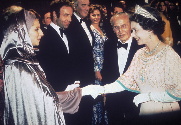 Królowa Elżbieta II i Barbra Streisand
