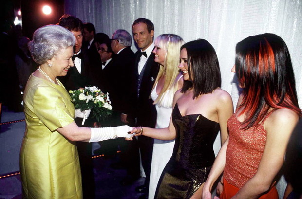 Królowa Elżbieta II i Victoria Beckham