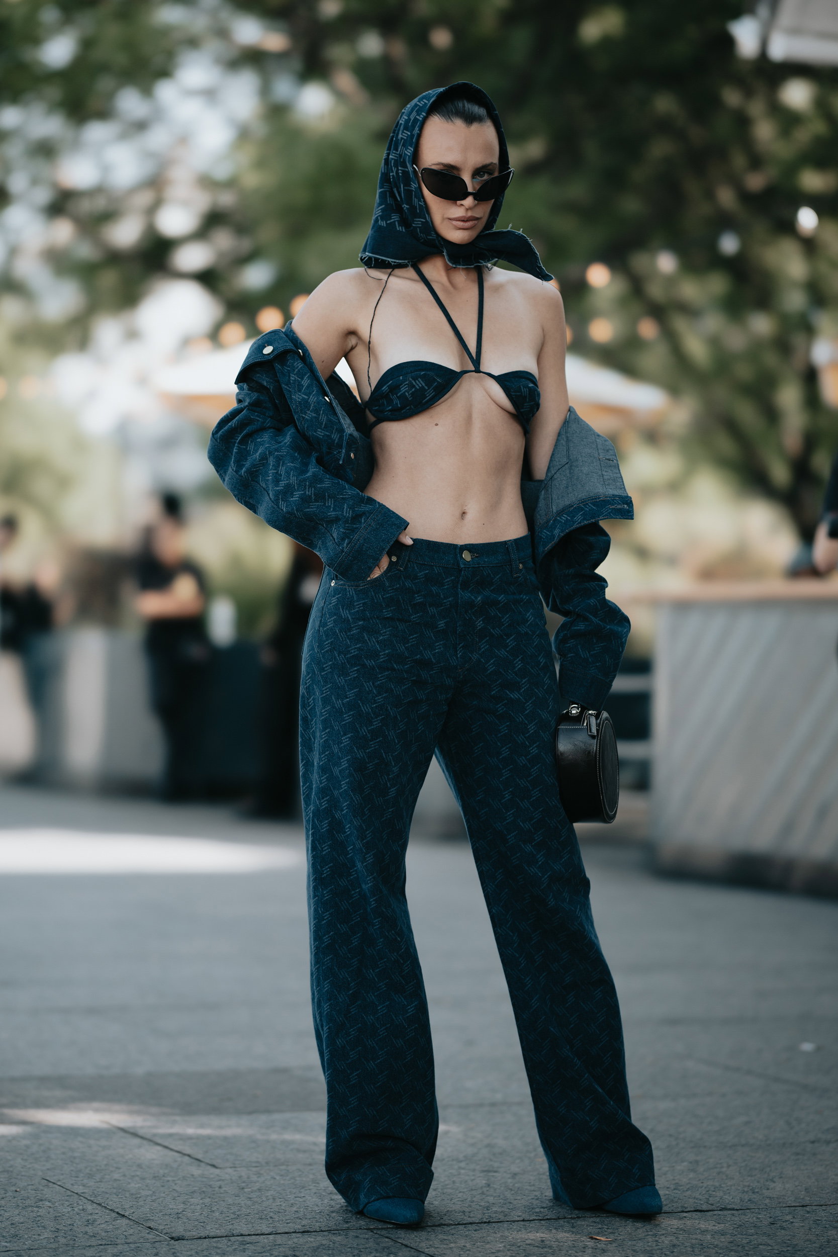 Najbardziej inspirujące stylizacje NYFW wiosna-lato 2023 street fashion