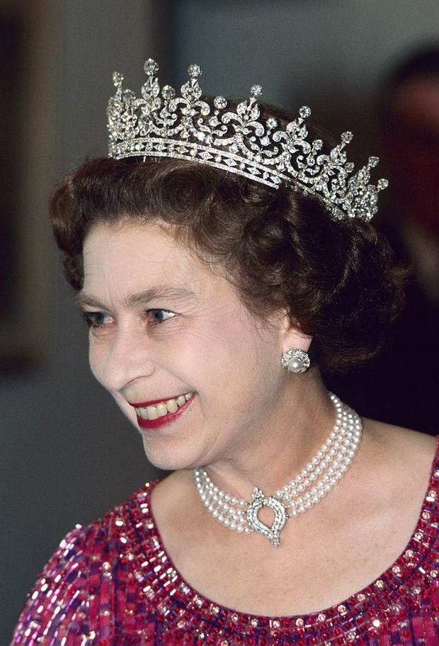 Queen Elizabeth II wears a four strand diamond and pearl cho