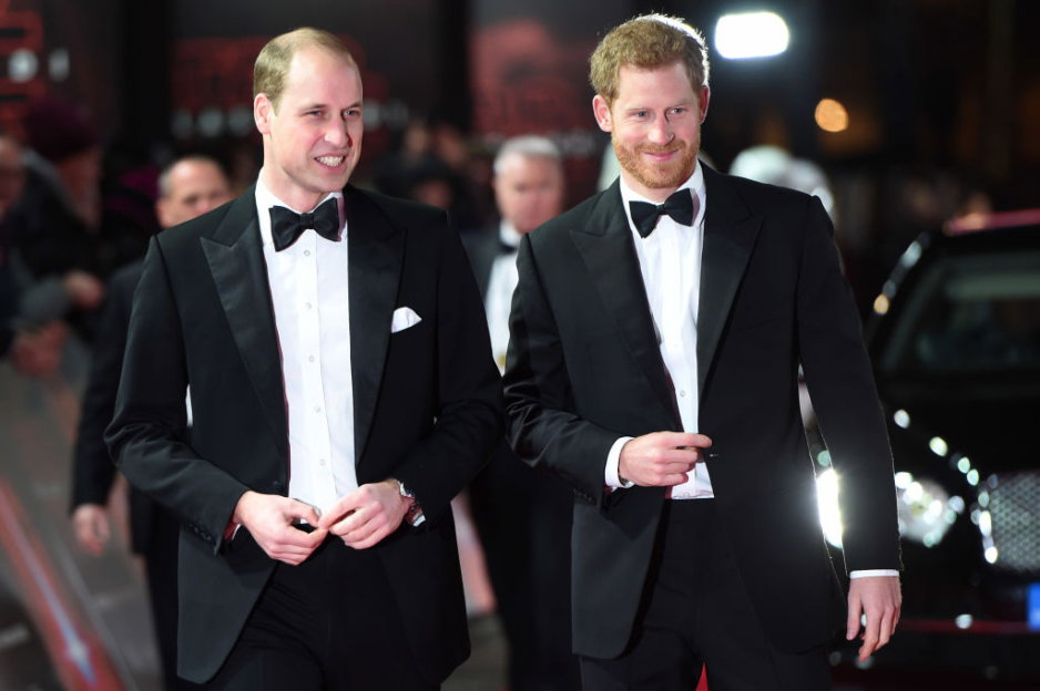 Jak wygląda relacja księcia Harry’ego z księciem Williamem i ojcem, księciem Charlesem? “Czuję się naprawdę zawiedziony, ponieważ on przeżył coś podobnego. Wie, jakie to uczucie.”