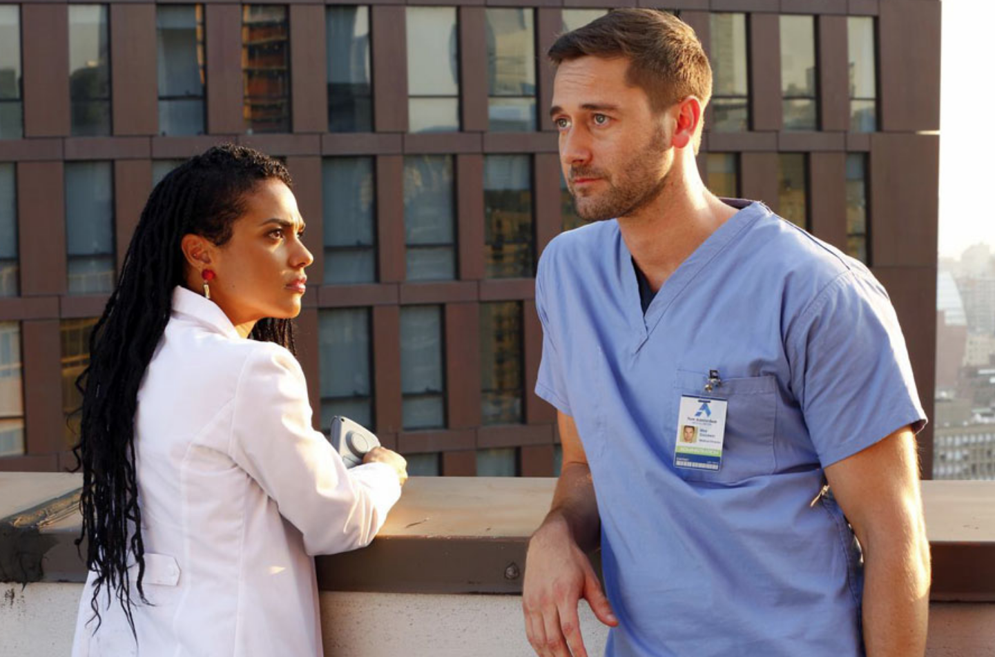 "New Amsterdam" to serial, który od kilku tygodni króluje na Netflix. Dlaczego polscy widzowie pokochali ten tytuł?