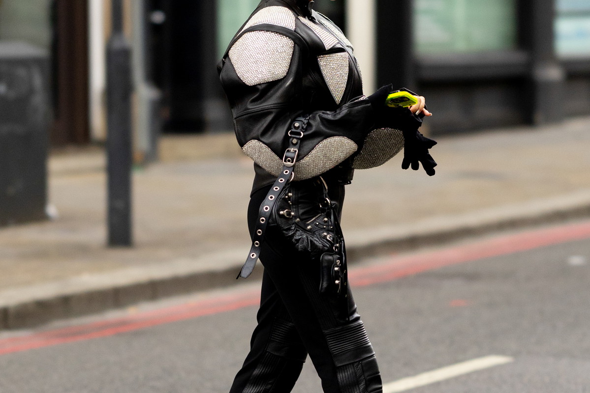 Stylizacje street style - LFW wiosna-lato 2023