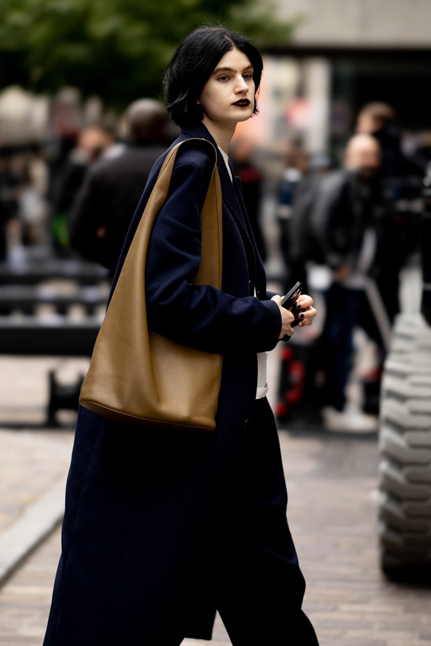 Stylizacje street style - LFW wiosna-lato 2023