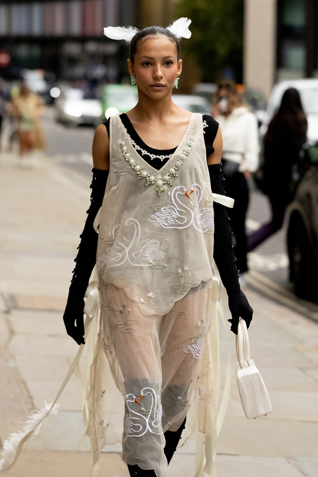 Stylizacje street style - LFW wiosna-lato 2023
