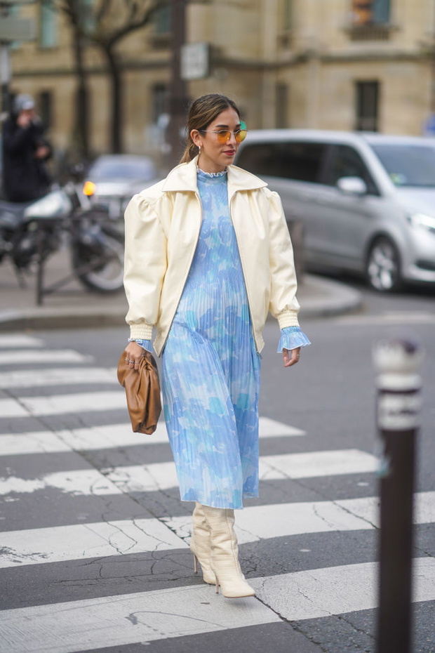 Street Style - Paris Fashion Week - Womenswear Fall/Winter 2020/2021 : Day Nine