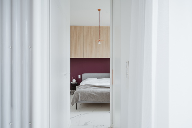 kawalerka-z-granatowa-kuchnia-w-poznaniu-projekt-mml-architekci4-0b478db