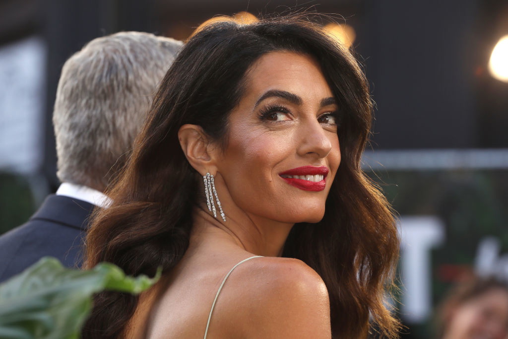 Amal Clooney w jesiennym outficie