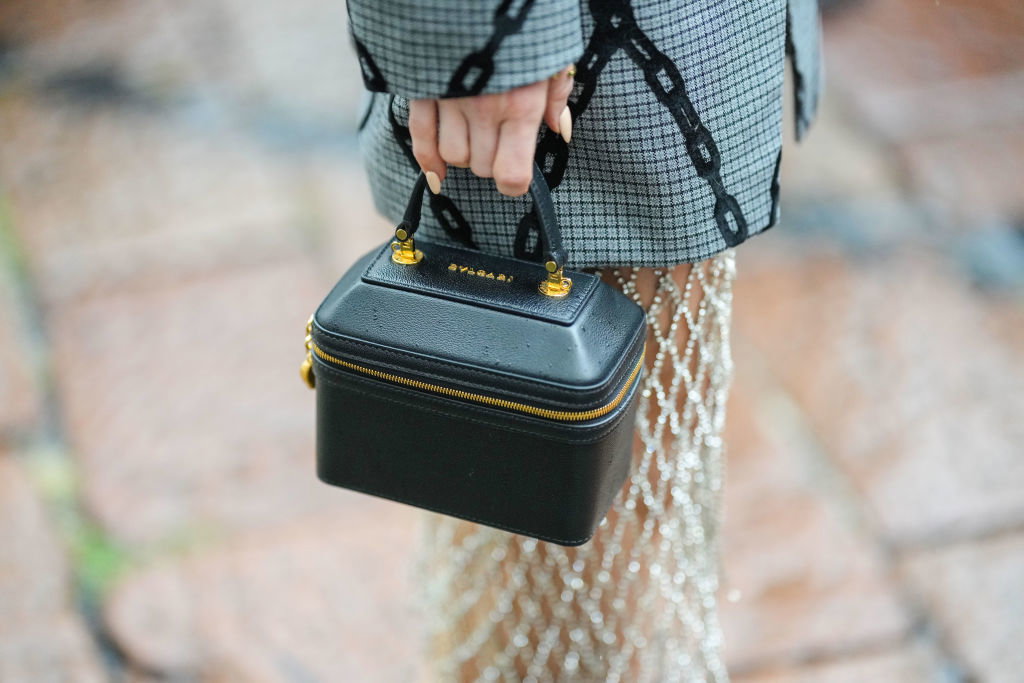 Najlepsze dodatki z Milan Fashion Week wiosna-lato 2023 [street style]