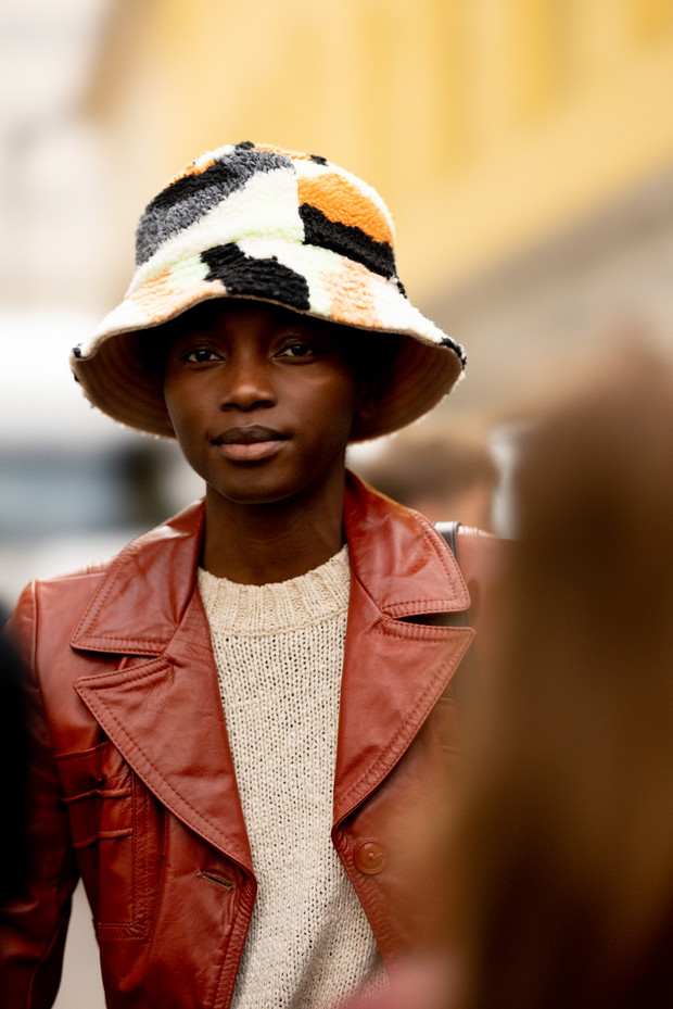Najlepsze dodatki z Milan Fashion Week wiosna-lato 2023 street style