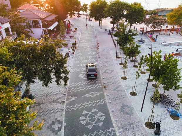 shiroka-square-and-beach1-f8a4836