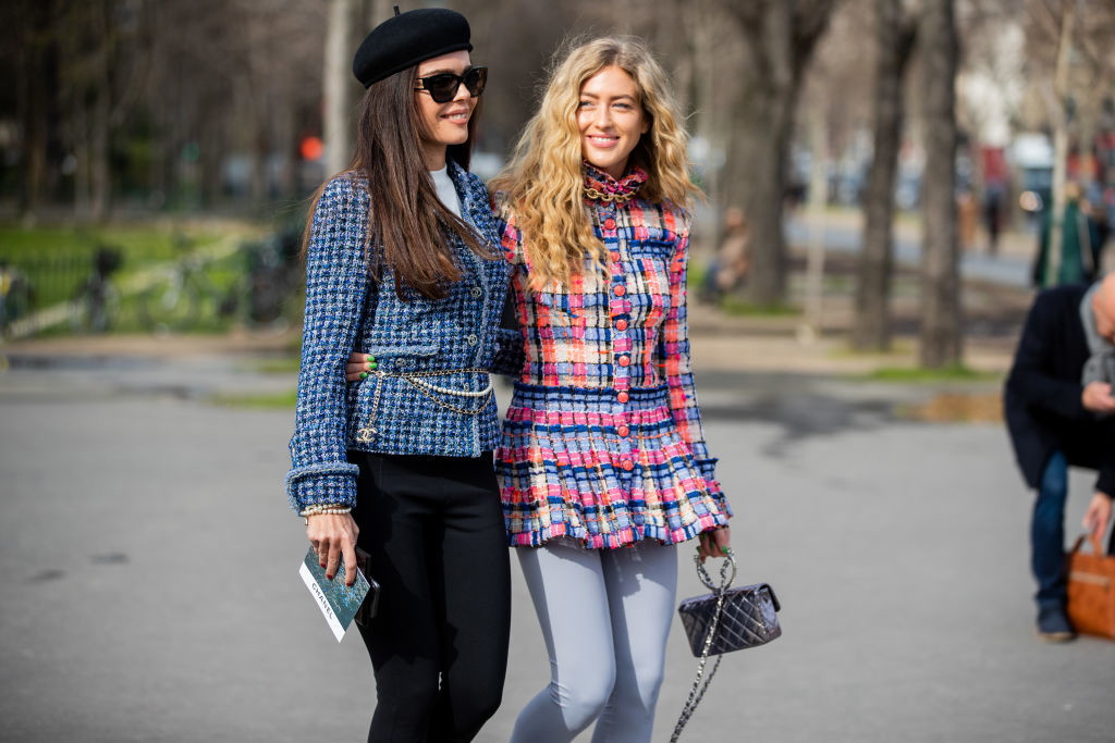Kolorowe rajstopy: street fashion