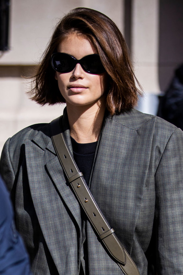 Street Style : Paris Fashion Week - Womenswear Spring Summer 2020 : Day Eight