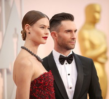 Behati Prinsloo i Adam Levine