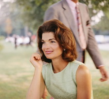 Ulubione kosmetyki Jackie Kennedy. Jakich produktów używała Pierwsza Dama USA w latach 60.? Niektóre z nich nadal dostępne są w sprzedaży