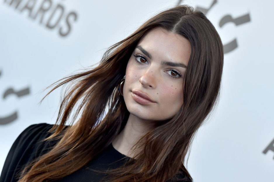 Ten kosmetyk nawilża przesuszoną skórę, walczy z trądzikiem i przebarwieniami. To ulubiony produkt Emily Ratajkowski. Kupicie go również w Polsce