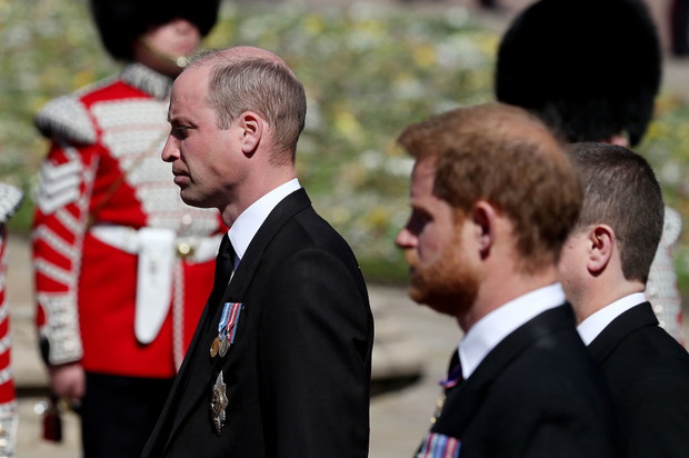 Książę William i książę Harry na pogrzebie księcia Filipa