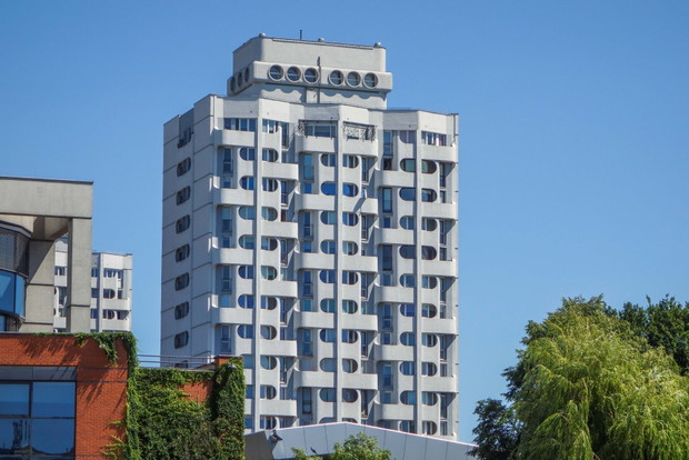 Odnowiona elewacja bloków na wrocławskim Manhattanie