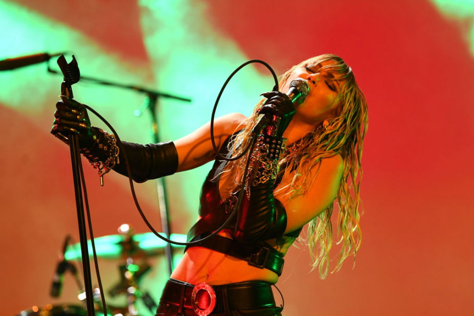miley-cyrus-zawsze-byla-rockowa-dziewczyna-poznaj-najwieksze-skandale-z-udzialem-gwiazdy-7860ff7