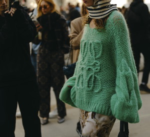 dobrej jakości swetry: street style