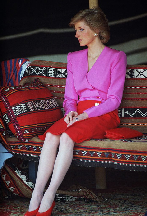 Diana, Princess of Wales at the Islamic Museum in Kuwait, Th