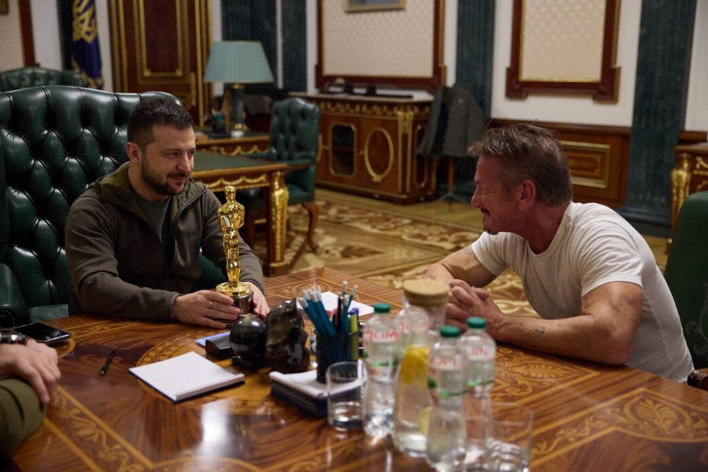 Sean Penn wręczył prezydentowi Ukrainy swojego Oscara