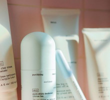 Dezodorant czy antyperspirant – co wybrać, czym się różnią i jak ich używać