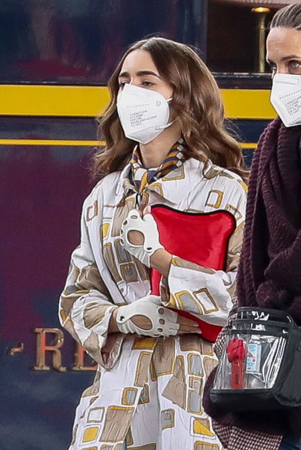 Lily Collins na planie serialu Emily in Paris 2, 18