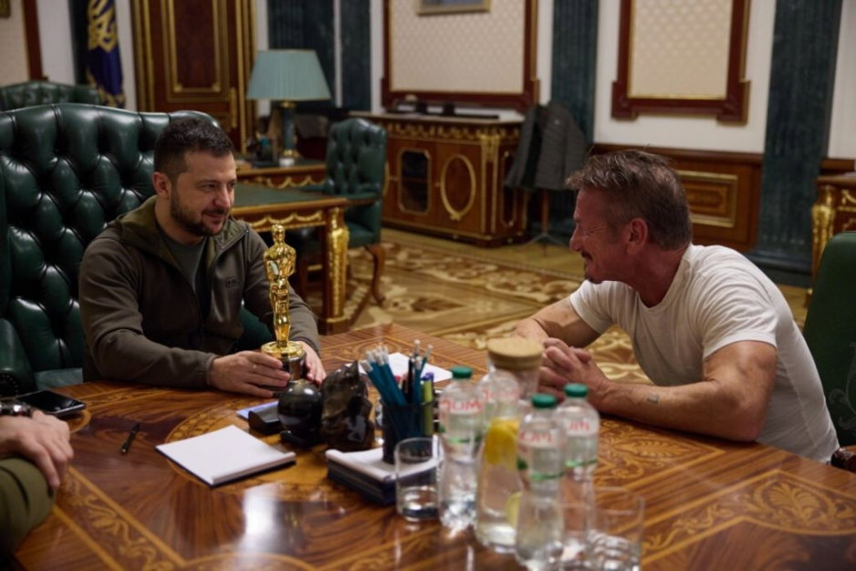 Sean Penn wręczył prezydentowi Ukrainy swojego Oscara