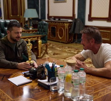 Sean Penn wręczył prezydentowi Ukrainy swojego Oscara