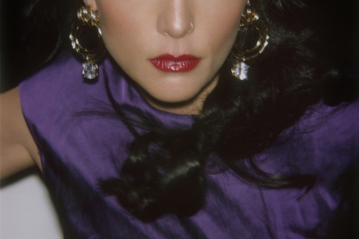 Jessie Ware zaśpiewała najnowszy singiel Please w londyńskim The Coliseum