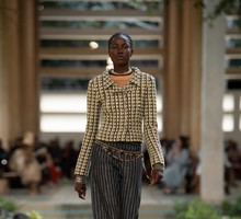 Chanel Métiers d’art 2022/2023 to francuska moda na najwyższym poziomie. Co zobaczyliśmy na wybiegu słynnego domu mody?