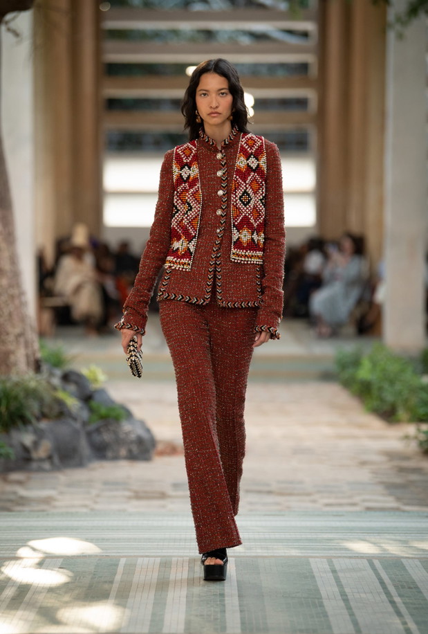 Chanel Métiers d’art 2022/2023 to francuska moda na najwyższym poziomie. Co zobaczyliśmy na wybiegu słynnego domu mody?