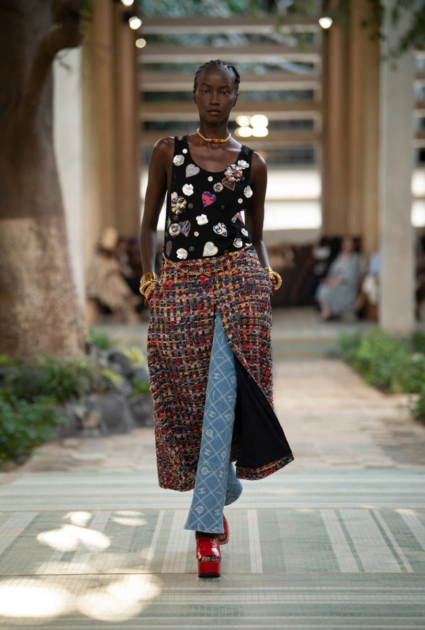 Chanel Métiers d’art 2022/2023 to francuska moda na najwyższym poziomie. Co zobaczyliśmy na wybiegu słynnego domu mody?