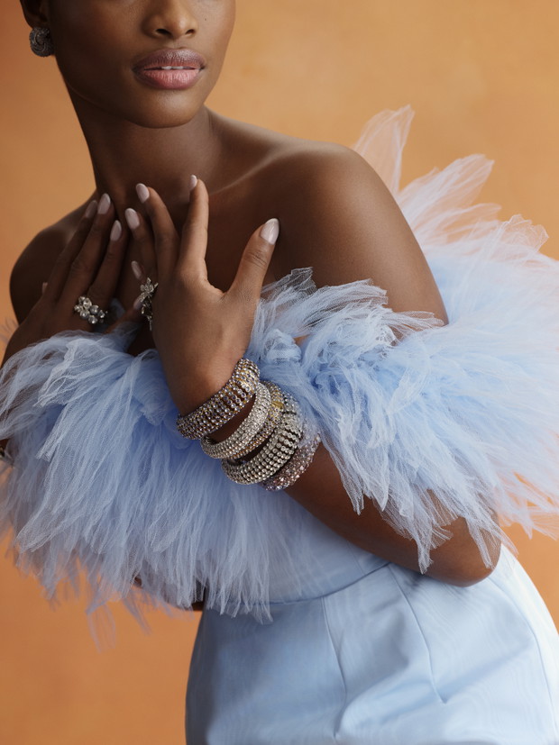 Kolekcja Oscar de la Renta Pre-Fall 2023 zachwyca. To najpiękniejsze sukienki, jakie zobaczycie dziś w internecie