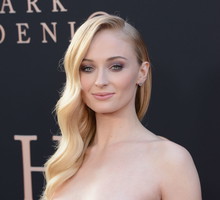 "Strangers ": Sophie Turner, Camila Mendes i Maya Hawke zagrają w nowym filmie Netflix