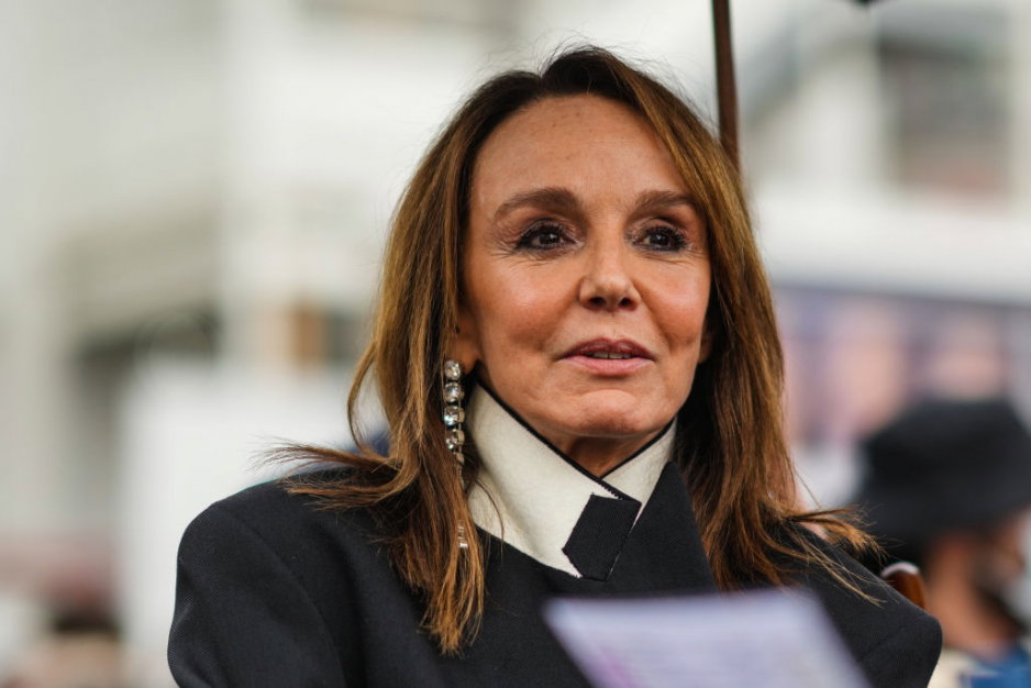 Sylvie z "Emily in Paris" w zmysłowej kreacji. 59-letnia Philippine Leroy-Beaulieu znów udowadnia, że wiek to tylko liczba