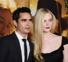 Elle Fanning i Max Minghella