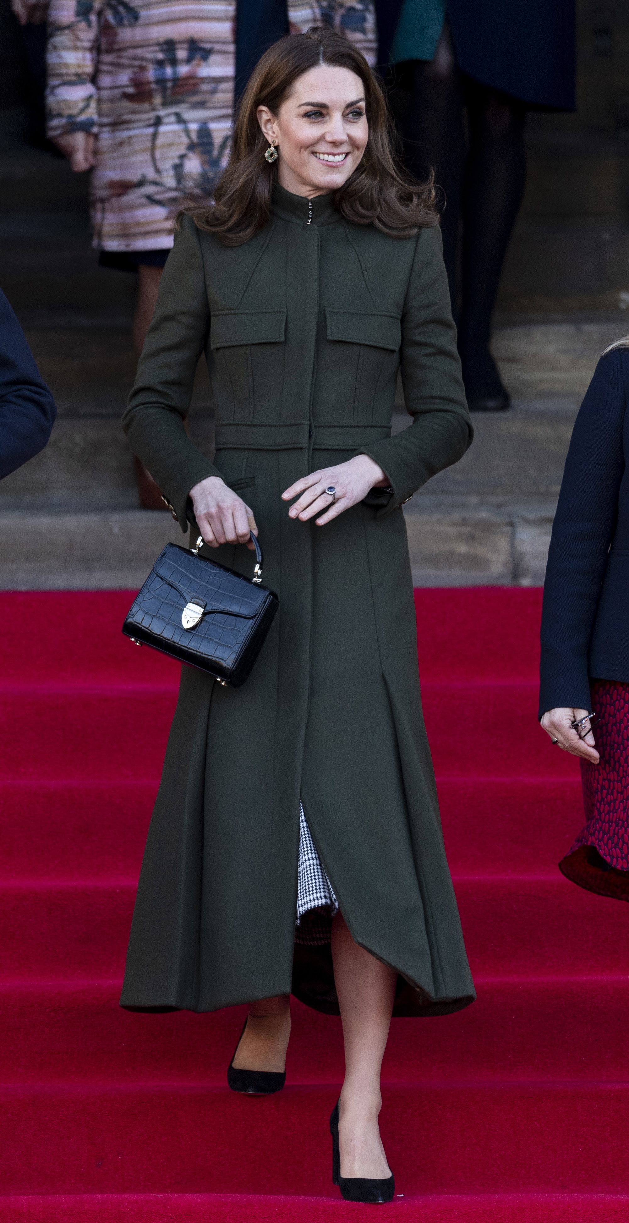 Płaszcze w stylu księżnej Kate. Tych 5 klasycznych modeli arystokratka nosi na okrągło