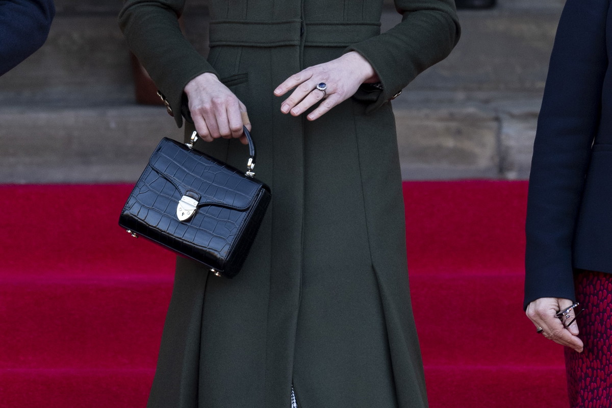 Płaszcze w stylu księżnej Kate. Tych 5 klasycznych modeli arystokratka nosi na okrągło
