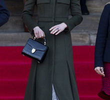 Płaszcze w stylu księżnej Kate. Tych 5 klasycznych modeli arystokratka nosi na okrągło