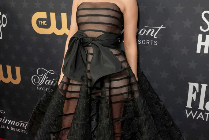 Lily James w przezroczystej sukni zrobiła piorunujące wrażenie na Critics