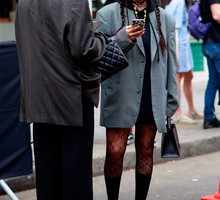 Paryż; haute couture fashion week jesień-zima 2021/2022 street fashion